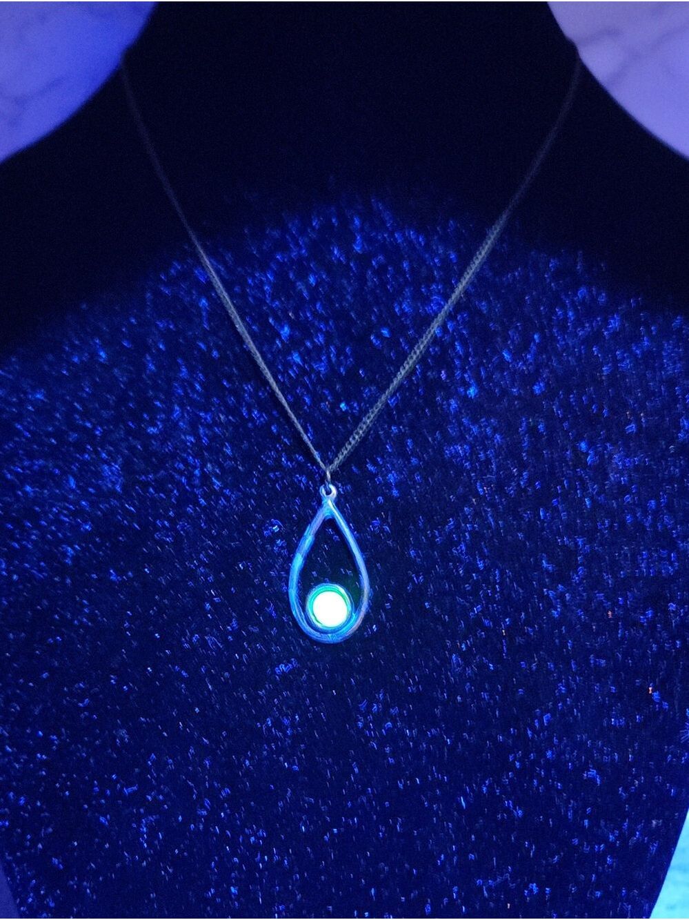 One of a kind Uranium Glass Necklace - Picture 4 of 9